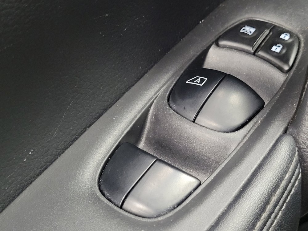 Used 2020 Nissan Rogue S w/ Special Edition Package FWD image 27