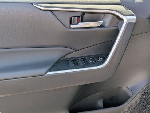 Used 2025 Toyota RAV4 XLE AWD/4WD image 11