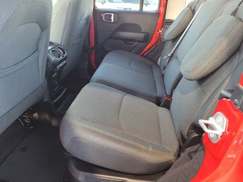 Used 2025 Jeep Wrangler Unlimited Sahara w/ Safety Group AWD/4WD image 18