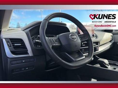 Used 2025 Nissan Rogue SV image 14