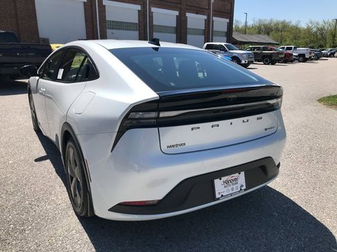 New 2026 Toyota Prius Plug-In Hybrid FWD image 5