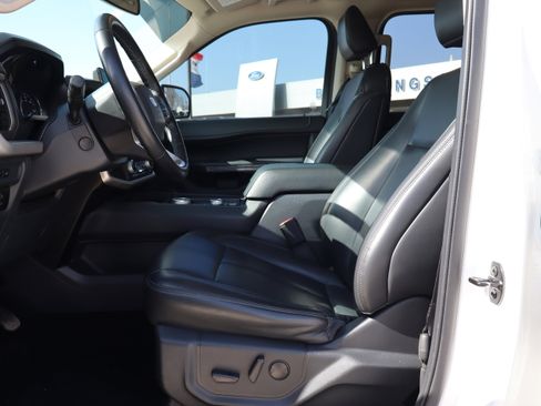 Used 2023 Ford Expedition XLT image 9