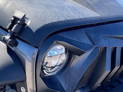 Used 2018 Jeep Wrangler Unlimited Sport S image 31