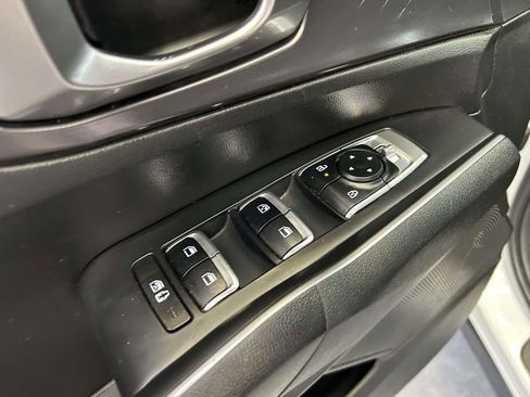 Used 2024 Kia Sorento S FWD image 17