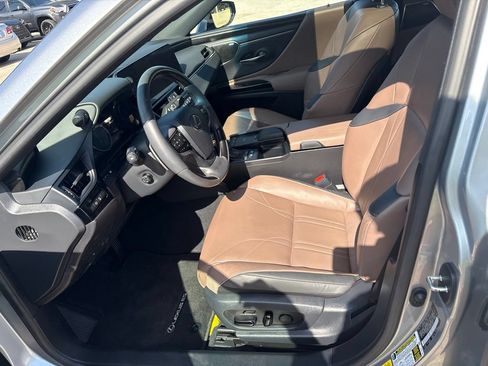 Used 2022 Lexus ES 300h Ultra Luxury w/ Accessory Package 2 FWD image 16