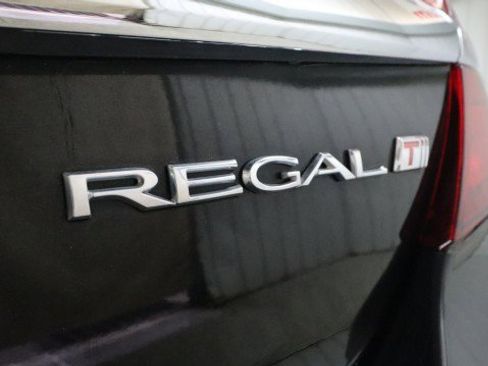 Used 2017 Buick Regal Premium w/ Driver Confidence Package #2 image 26