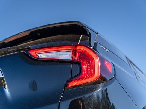 Used 2024 GMC Terrain SLE image 14