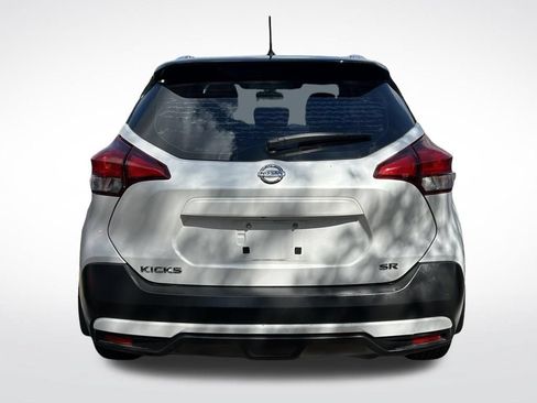 Used 2019 Nissan Kicks SR w/ SR Premium Package FWD image 5