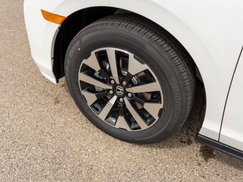 Used 2024 Honda Odyssey EX-L image 13