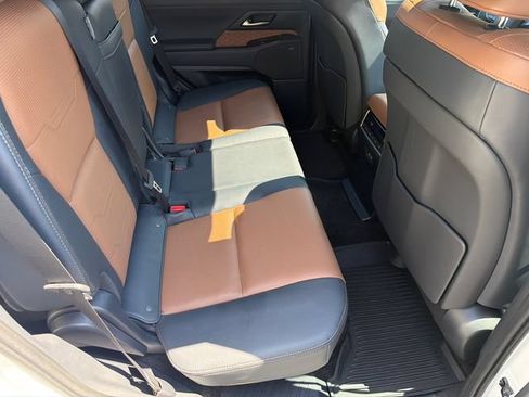 Used 2024 Lexus GX 550 w/ Accessory Package (Z1) AWD/4WD image 17