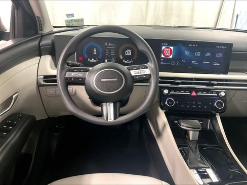Certified 2025 Hyundai Tucson SEL image 18