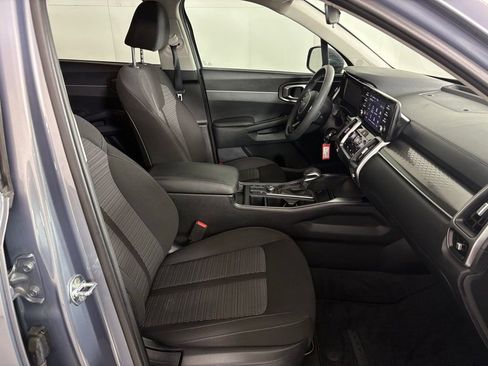 Used 2023 Kia Sorento LX image 42