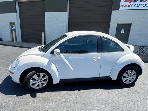 Used 2009 Volkswagen Beetle S FWD image 2