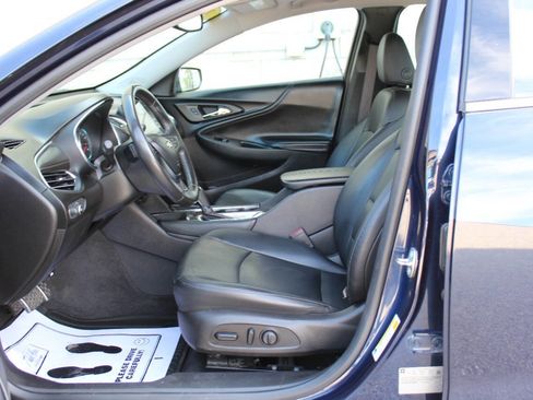 Used 2017 Chevrolet Malibu LT w/ Leather Package image 5