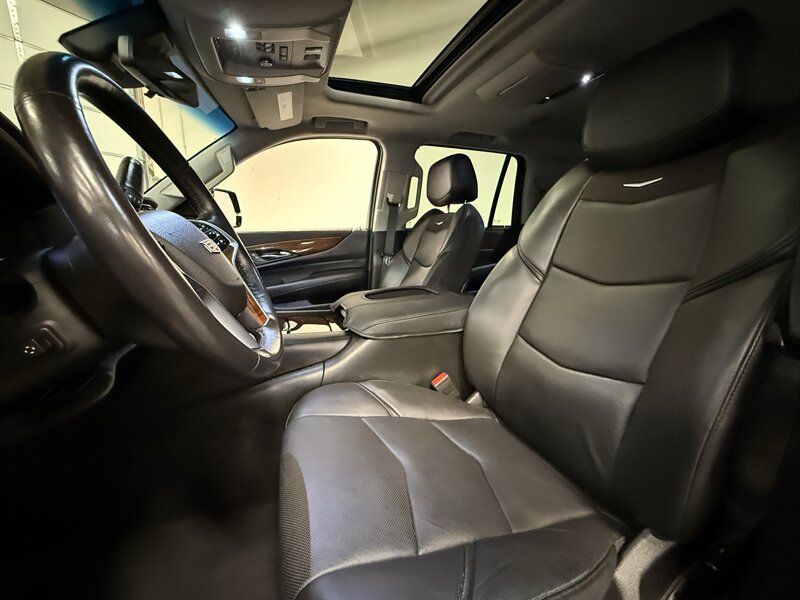 Used 2018 Cadillac Escalade Luxury AWD/4WD image 30