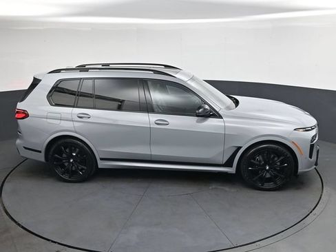 Used 2025 BMW X7 M60i AWD/4WD image 32