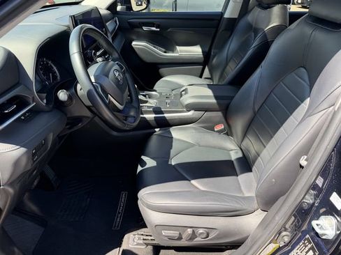Used 2023 Toyota Highlander XLE image 20