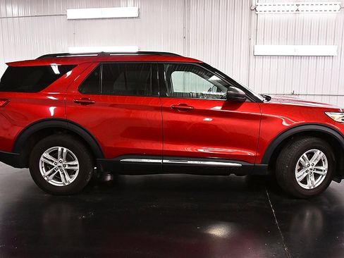 Used 2023 Ford Explorer XLT image 8
