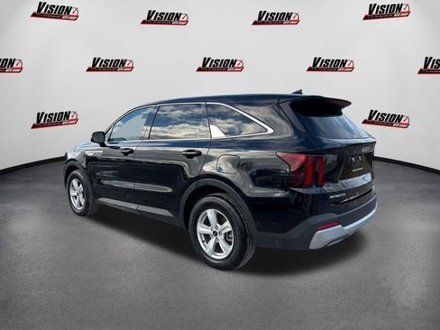 Used 2025 Kia Sorento LX image 7