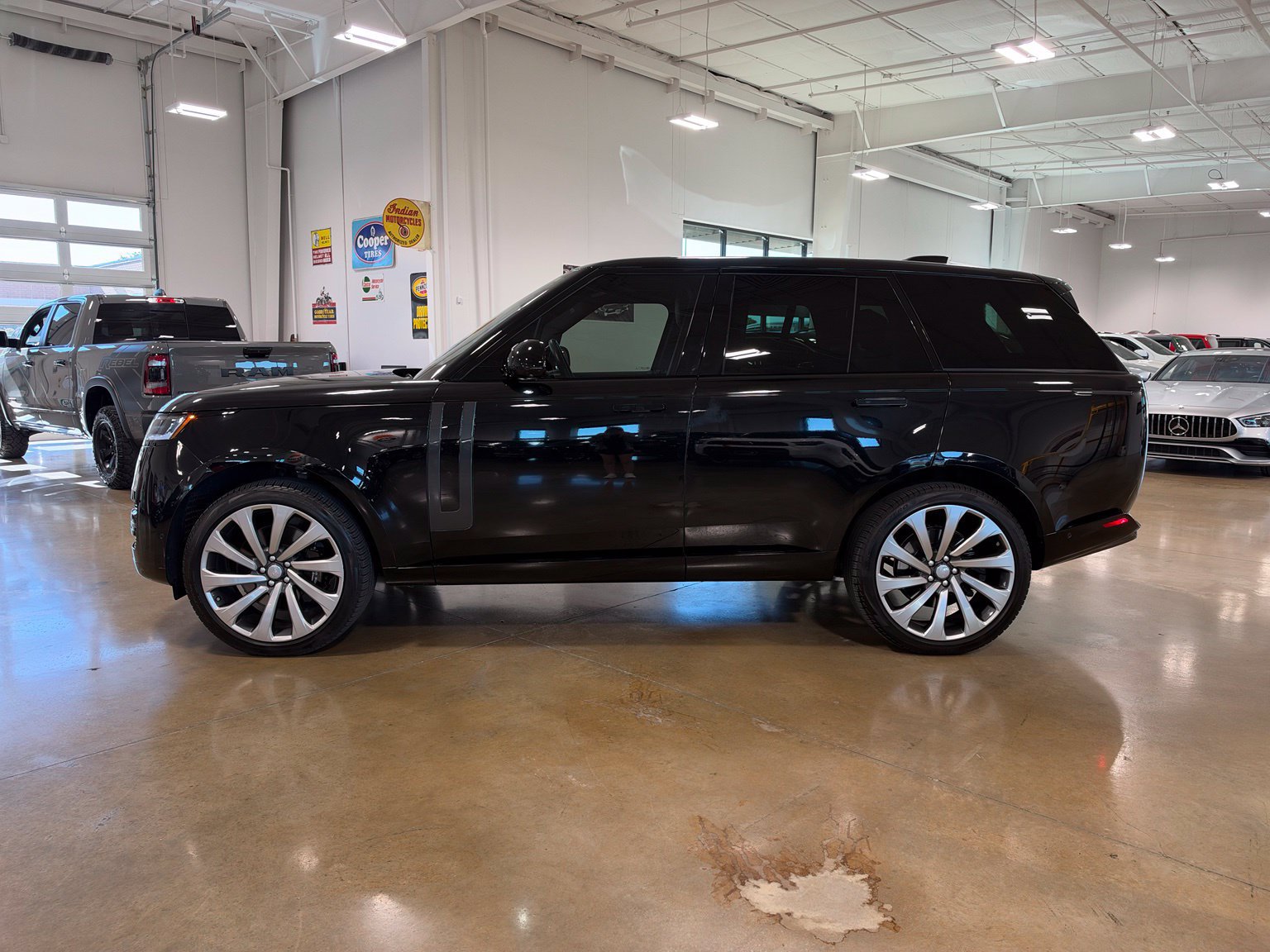 Used 2023 Land Rover Range Rover SE AWD/4WD image 4