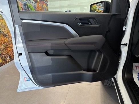 Used 2026 Chevrolet Colorado Z71 AWD/4WD image 23