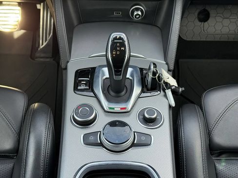 Used 2020 Alfa Romeo Stelvio Ti Sport w/ Quick Order Package 22S Sport AWD/4WD image 27