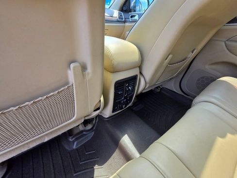 Used 2015 Jeep Grand Cherokee Overland w/ Advanced Technology Group AWD/4WD image 13