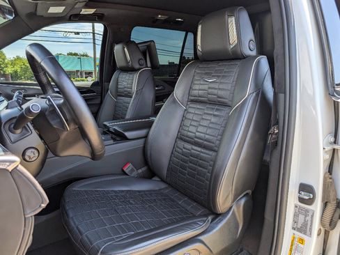 Used 2023 Cadillac Escalade V w/ LPO, ONYX Package AWD/4WD image 14