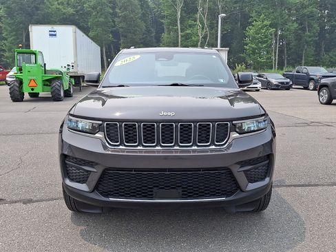 Used 2025 Jeep Grand Cherokee Laredo X w/ Luxury Tech Group I AWD/4WD image 2