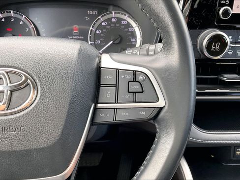 Used 2023 Toyota Highlander LE FWD image 12