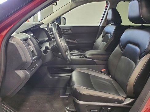 Used 2023 Nissan Pathfinder SL w/ Black Appearance Package image 11