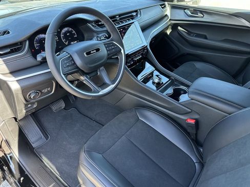 New 2025 Jeep Grand Cherokee L Altitude AWD/4WD image 11