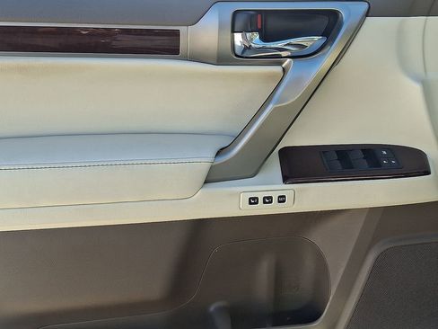 Used 2019 Lexus GX 460 Premium w/ Premium Package image 14
