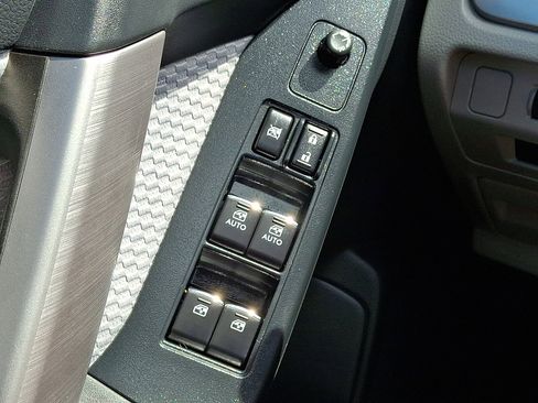 Used 2017 Subaru Forester 2.5i Premium w/ All-Weather Package image 24