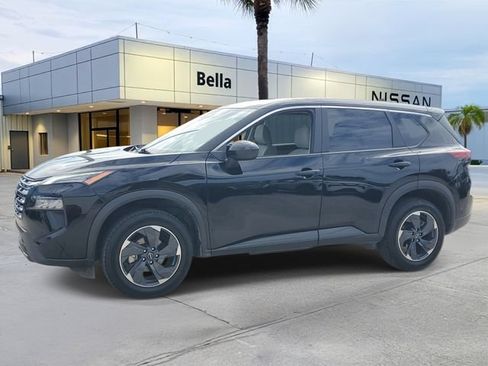 Used 2025 Nissan Rogue SV FWD image 2