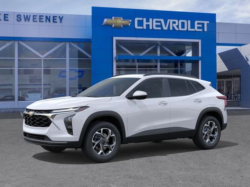 New 2026 Chevrolet Trax LT w/ Sunroof Package FWD image 2
