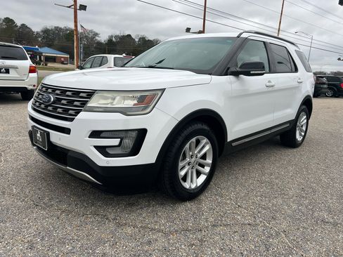 Used 2016 Ford Explorer XLT w/ Equipment Group 202A image 11
