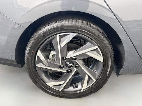 Used 2025 Hyundai Elantra Limited image 33