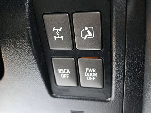 Used 2013 Lexus LX 570 4WD image 23