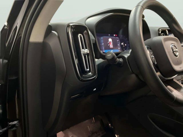 Used 2023 Volvo XC40 B4 Core w/ Convenience Package FWD image 29