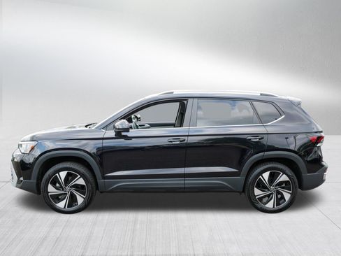Certified 2025 Volkswagen Taos SE AWD/4WD image 4