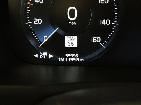 Used 2021 Volvo XC90 T6 Momentum w/ Protection Package Premier image 45