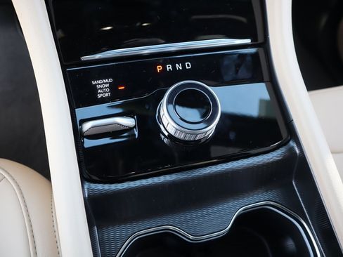 New 2025 Jeep Grand Cherokee Limited image 9