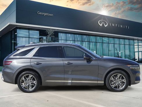 Used 2022 Genesis GV70 2.5T w/ Advanced Package image 4