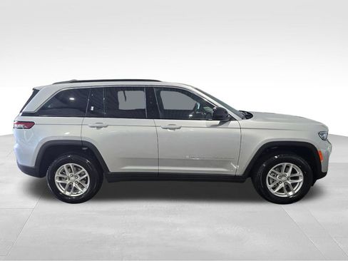 New 2026 Jeep Grand Cherokee Laredo w/ Trailer Tow Package AWD/4WD image 8