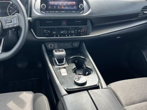 Used 2023 Nissan Rogue SV AWD/4WD image 16