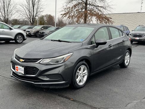 Used 2018 Chevrolet Cruze LT w/ Sun And Sound Package FWD image 5