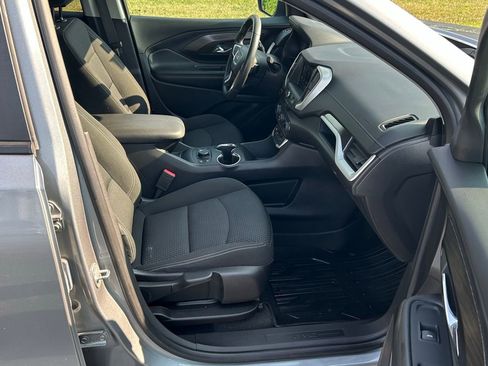 Used 2023 GMC Terrain SLE w/ Driver Convenience Package image 11