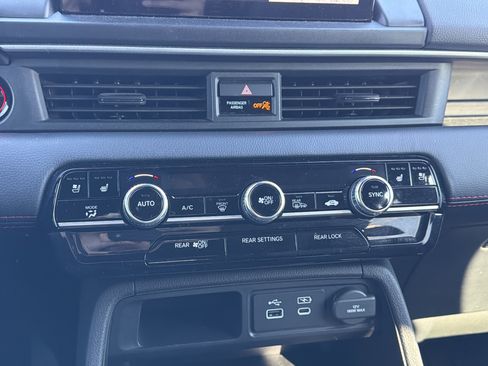 Certified 2025 Honda Pilot Black Edition image 30