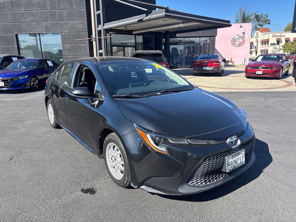 Used 2022 Toyota Corolla LE FWD image 2